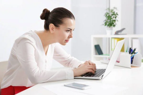 Ngồi làm việc đúng tư thế quan trọng thế nào