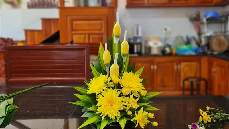 Cắm hoa cúc bàn thờ phật
